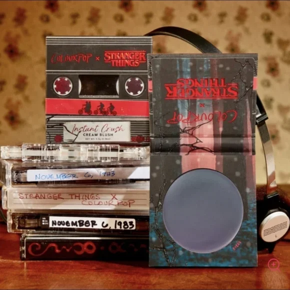 STRANGER THINGS COLOURPOP COLLECTION - Picture 10 of 11